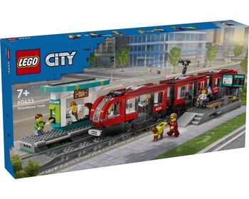 Трамвай и станция в центре города