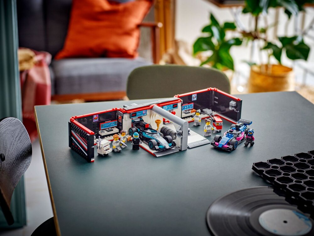 LEGO City 60444 Гараж F1 и автомобили Mercedes-AMG и Alpine