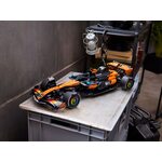 Купити Лего 42228 Болід McLaren MCL39 F1, Технік.